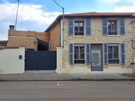 loue grand appartement 110 m2 f4 lumineux entièrement rénové