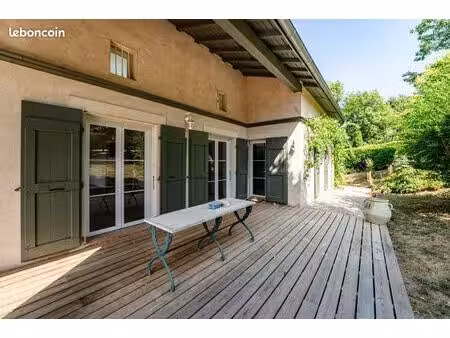 propriété 5 pièces 210 m²