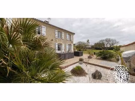 maison avec piscine et jardin saint-jean-d’angély (17)