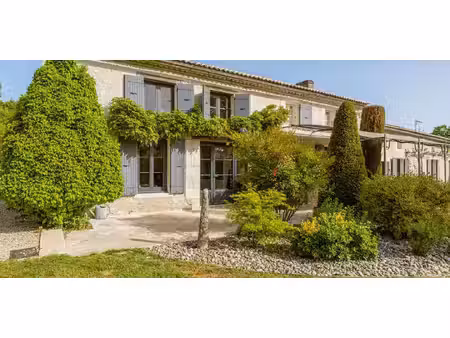 maison avec piscine et jardin corme-royal (17)