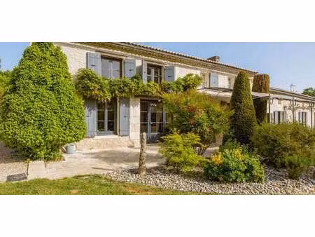 maison avec piscine et terrasse corme-royal (17)