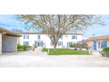 maison avec piscine et terrasse montroy (17)