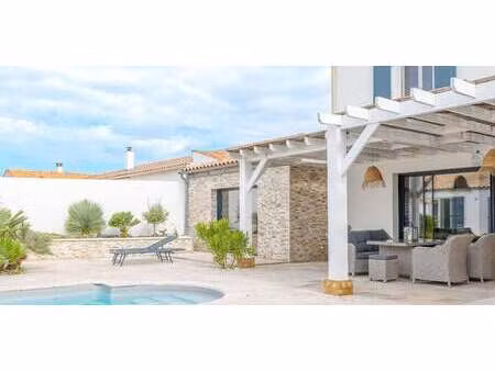 maison avec piscine et jardin puilboreau (17)