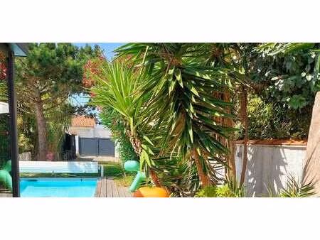 maison avec piscine et terrasse saint-clément-des-baleines (17)