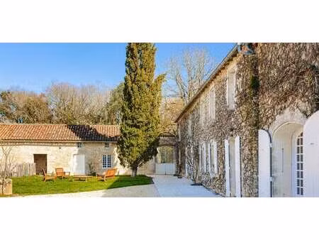 maison avec piscine et jardin saint-savinien (17)