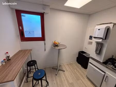 a louer - local commercial / bureaux à salon-de-provence (13300)