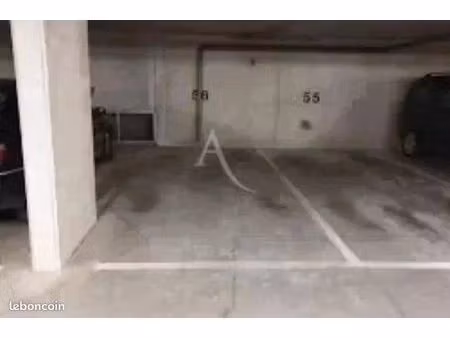 parking/box 1 pièce 15 m²