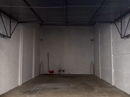 garage box fermé 15m² sécurisé - quartier calme