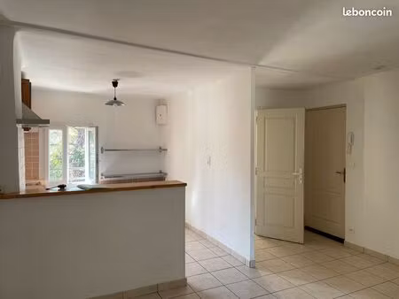 t3 55m² puy sainte réparade