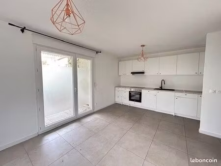 location 3 pièces dans résidence récente 69120 vaulx en velin limite villleurbanne