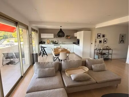 t3 82m2 parking + terrasse + cave