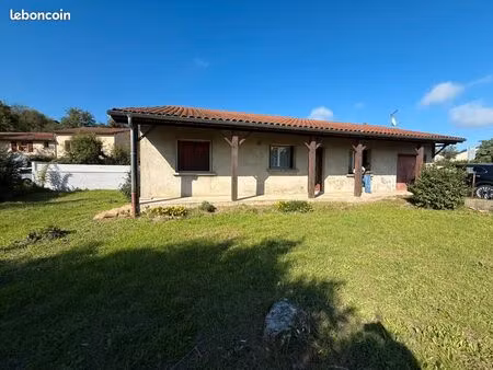 ? maison à fort potentiel sur terrain constructible de 814 m² – centre de cailloux-sur-fon
