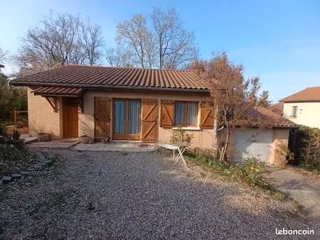 maison individuelle de plain-pied avec terrain arboré – gare à pied – environnement calme