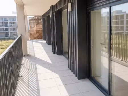 t3 neuf avec balcon et parking à bordeaux