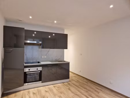 f1 de 32 m² 3 avenue forest à charleville-mézières (à 3 mn de la gare) au rdc