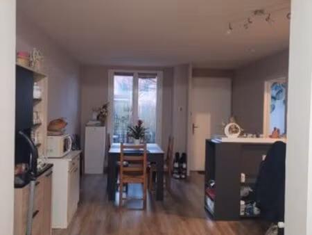 t2 avec terrasse et garage à saint-denis-lès-bourg