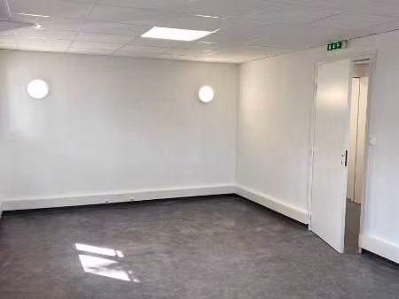 local d'activite 94 m² aubagne