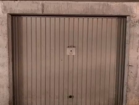 loue garage / box six-fours