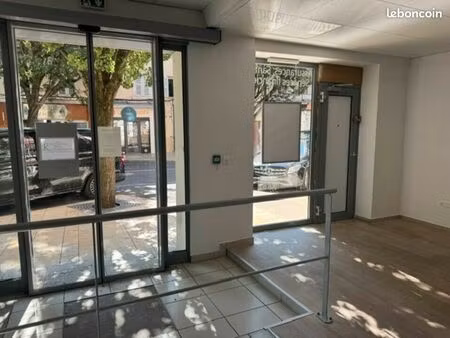bureau 147 m²