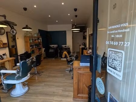 salon de coiffure et logement inclus 90m2 (aucunes charges personnelles)