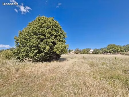 terrain 1 411 m² carces