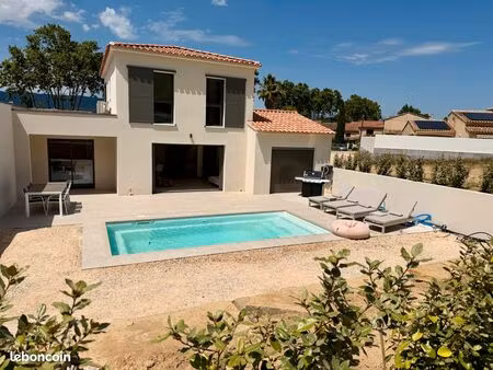 villa avec piscine proche mer et village