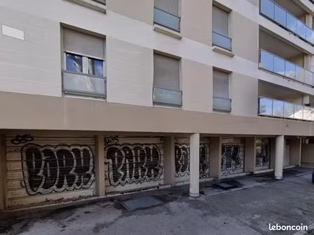 local commercial 77 m²