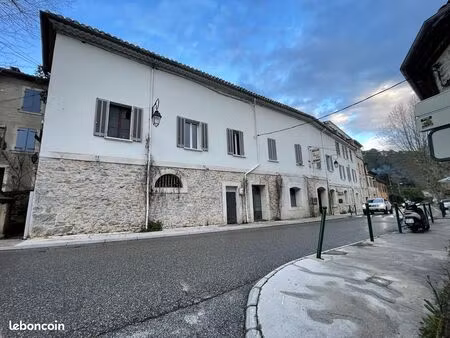 local professionnel à louer – 170 m² – axe très passant