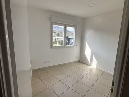 bureau ou local 12m2 toutes charges comprises