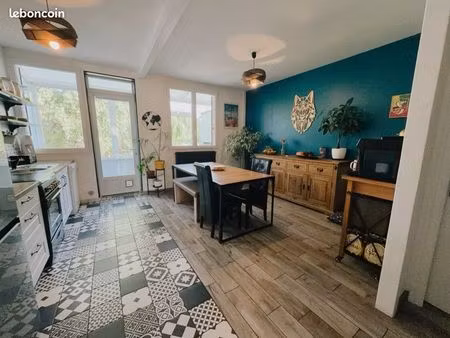 à vendre – maison de ville rénovée de 96 m² avec garage double  jardin et véranda – viller