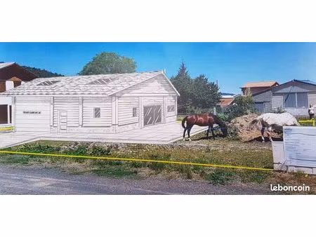 terrain constructible de 667 m2 plat 11340 viabilisé (eau électricité tout a l'égout)