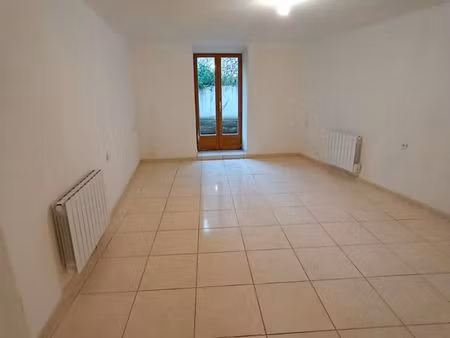 bel appartement en rez de jardin