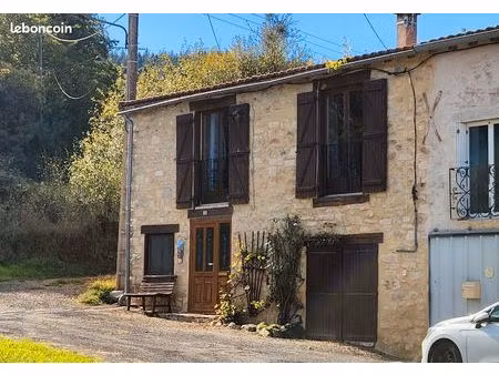 jolie maison de 3 chambres avec jardin et garage dans un hameau de puivert. dépendance de 