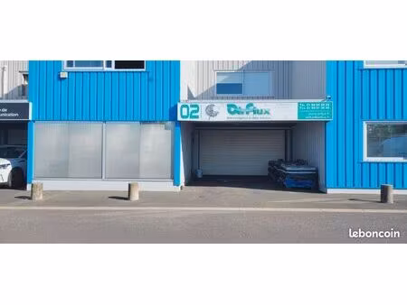 dépôt et bureau attenant