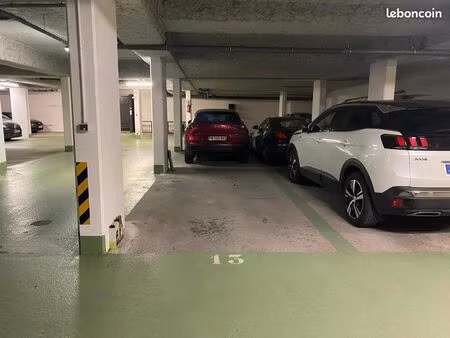 place de parking sécurisée