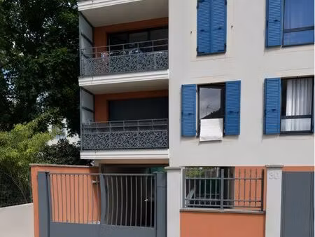 grand place de parking en sous sol sécurisé - immeuble neuf