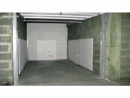 box pour stockage ou stationnement
