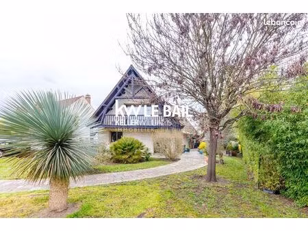 maison 8 pièces 196 m²