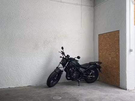 place parking moto/scooter