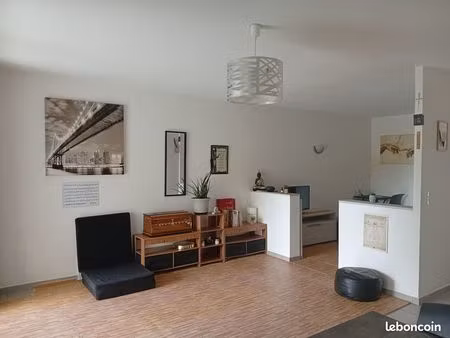 location t2  55m²