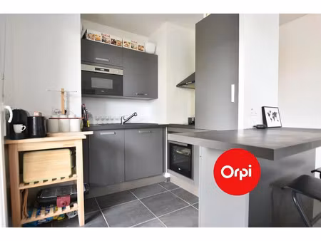 location appartement 2 pièces 42.7 m² à saint-priest (69800)  838 €