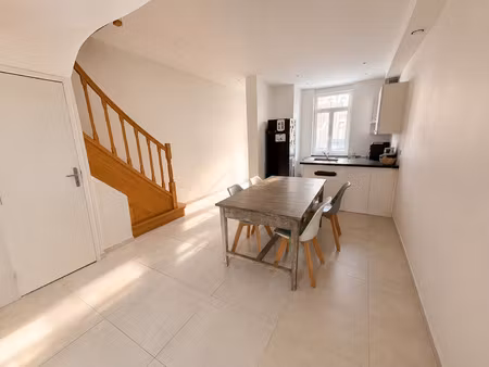 maison entierement renovee avec une agreable cour