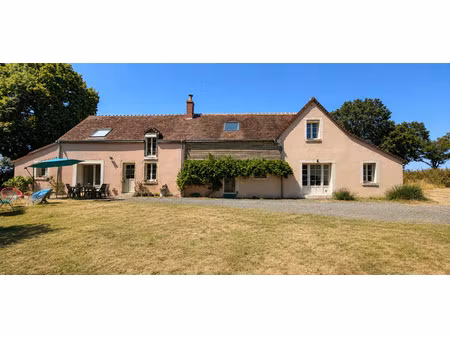 maison rénovée avec charme et beaux volumes sans voisin.