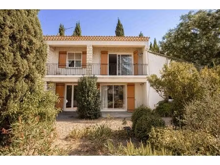 maison à pied au coeur de mouries