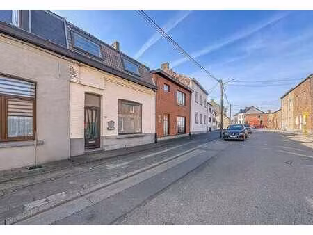 bonne maison avec garage et jardin