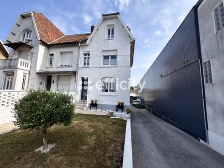 maison 9 pièces - 108 m²