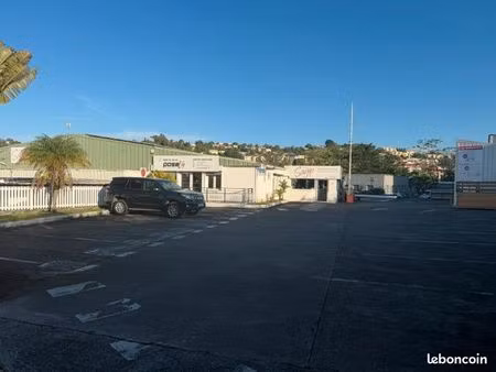 bâtiment industriel et commercial à louer