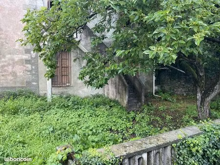 cap corse  authentique maison de village fin 19e  mitoyenne  vue mer  73 m² au sol  jardin