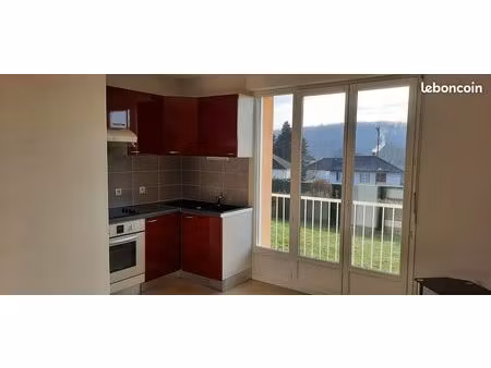 loue f3 centre bourg le palais sur vienne