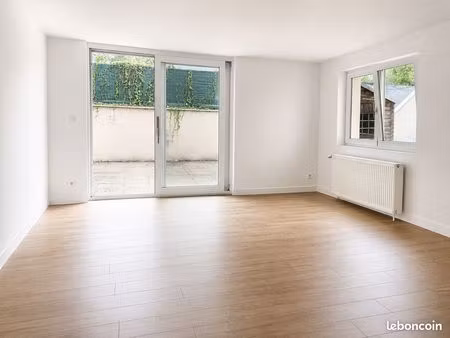 superbe f3 rénové au rdc avec terrasse